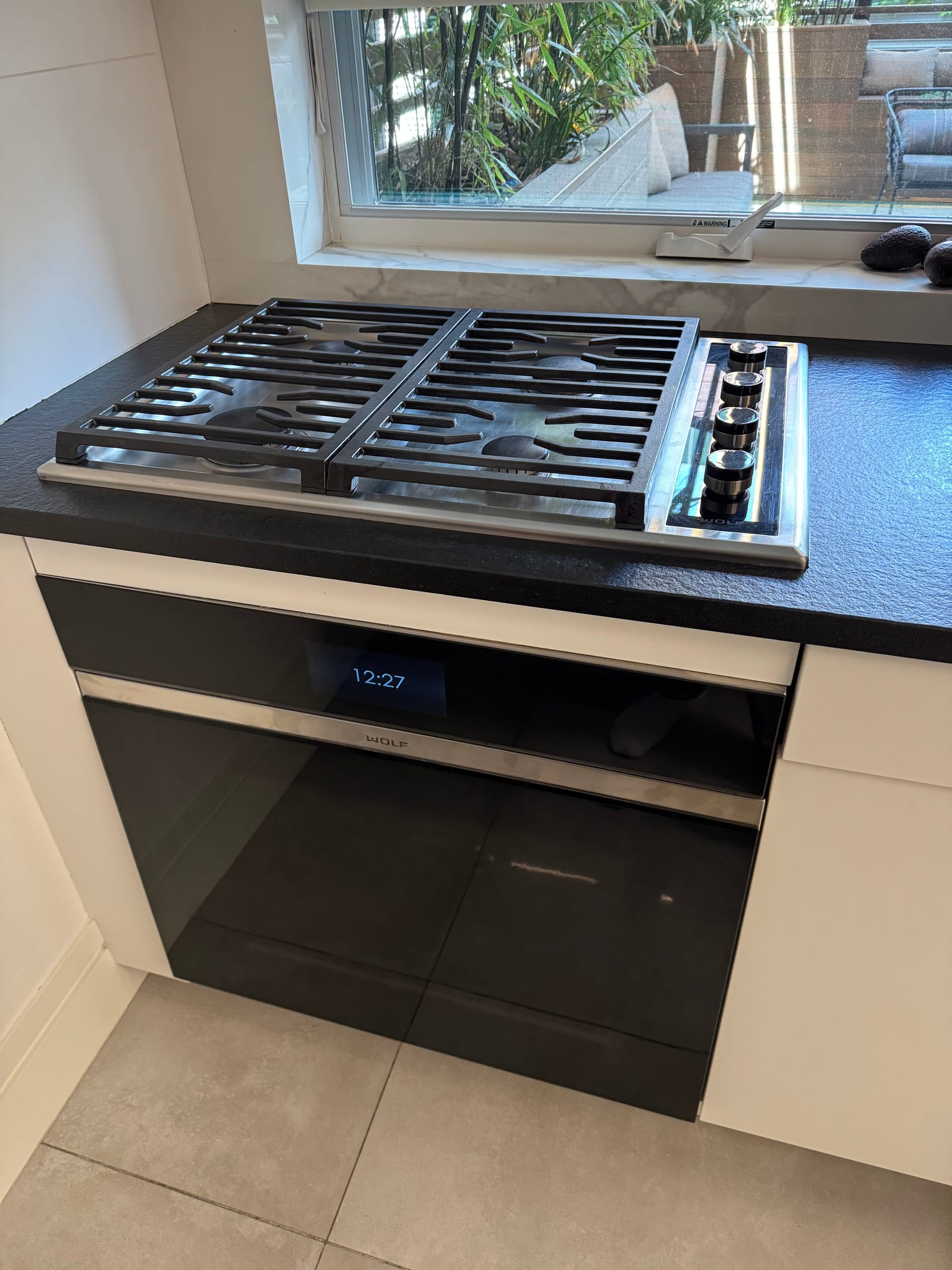 Wolf SRT cooktop with cast iron grates over steam oven